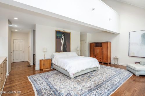 158 Clapboard Rdg Rd, Greenwich CT 06831-3351 exterior