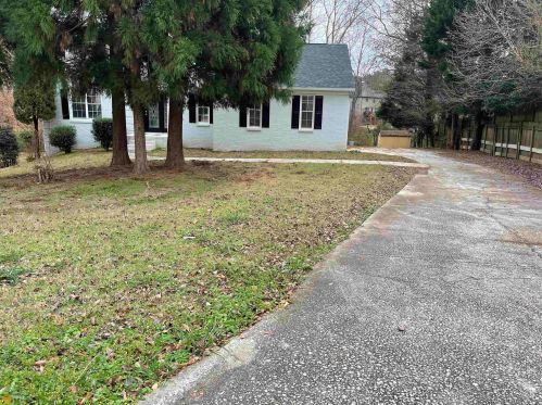 1370 Martinique Ct, Atlanta, GA 30331-8318