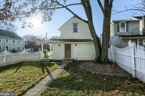 302 2nd St, Hummelstown PA  17036-1709 exterior