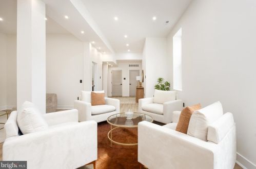 6627 Lincoln Dr, Philadelphia PA exterior