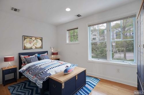 141 Hudson Cv, Edgewater NJ 07020-1480 exterior