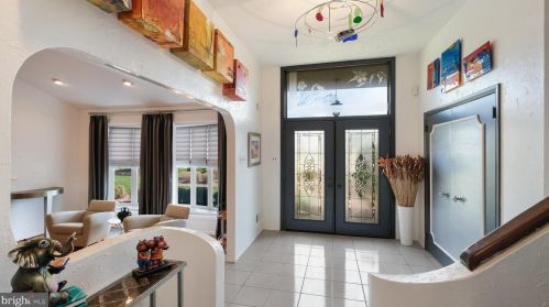 868 Broadmoor Rd, Huntingdon Valley PA 19006-2803 exterior