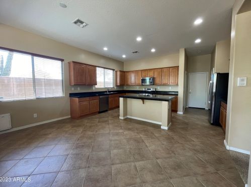 39524 Belfair Way, Phoenix AZ  85086-3661 exterior