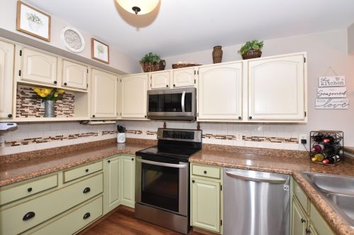 4967 Maple Leaf Cir, Milwaukee WI 53220-2780 exterior