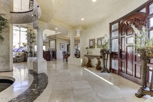 13841 Cyn Dr, Phoenix AZ 85016-2403 exterior