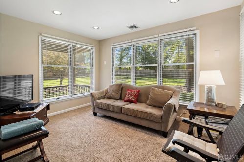 81 Laurel Holw Ct, Edison NJ 08820-1043 exterior