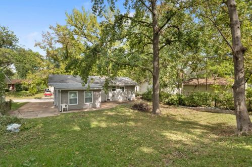 1044 Renshaw Dr, Saint Louis MO 63135-2833 exterior