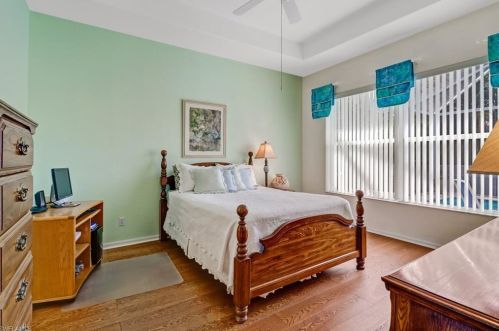 236 Glen Eagle Cir, Naples FL 34104-5715 exterior