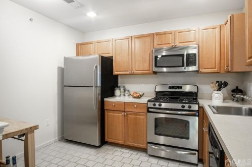 125 Chariot Ct, Piscataway, NJ 08854-6668