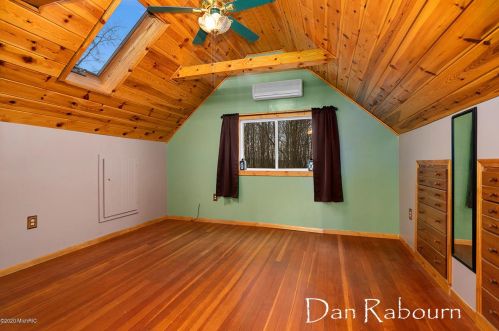 1662 136th St, Grant MI 49327-9643 exterior