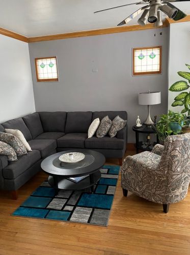 6438 Fairfield Ave, Chicago, IL 60645-5211