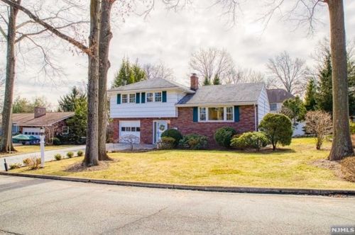 37 Lenox Ave, Demarest, NJ 07627-2010
