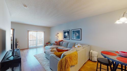 1091 Barclay St, Saint Paul, MN 55106-2870