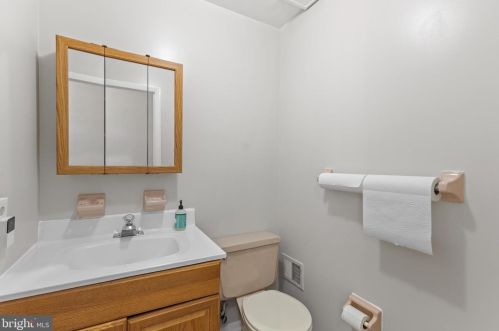 1921 Dundee Rd, Rockville MD exterior