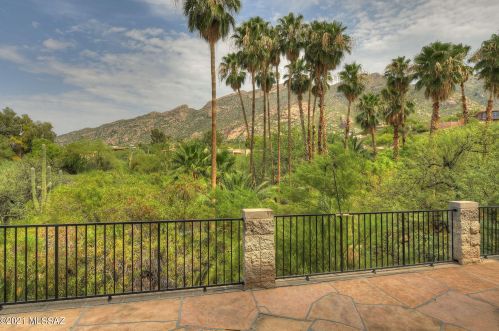 5135 Calle Brillante, Tucson AZ 85718-1800 exterior