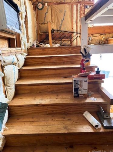 475 Roosevelt Dr, Seymour CT 06478-1762 exterior