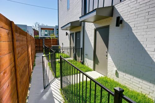 5515 Bryan Pkwy, Dallas, TX 75206-8105