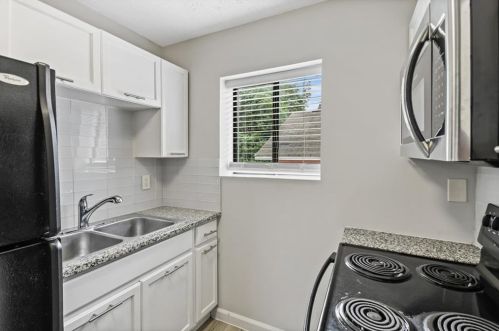 379 Elm St, Atlanta GA 30318-8501 exterior