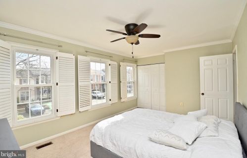 5648 Ridge View Dr, Alexandria VA  22310-1467 exterior