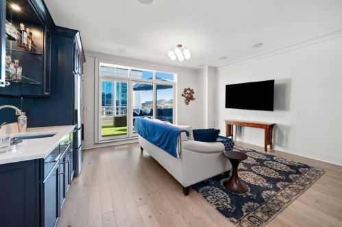 1630 Pr Ave, Chicago IL 60653-3207 exterior