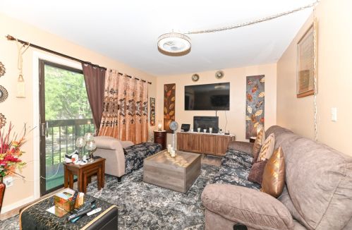 5225 13th St, Milwaukee, WI 53221-3642