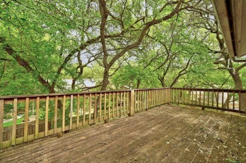 1501 Breezeknoll Cir, Austin TX exterior