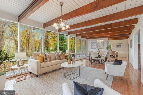 5837 Biscayne Dr, Alexandria VA  22303-1925 exterior