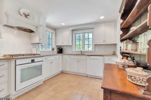 41 Scenic Dr, Parsippany NJ 07834-3315 exterior