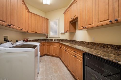 2943 Bellflower Ln, Naples FL 34105-3005 exterior