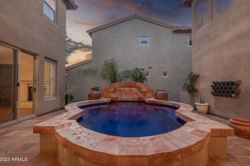 3931 Crst Ln, Phoenix AZ 85027-1602 exterior