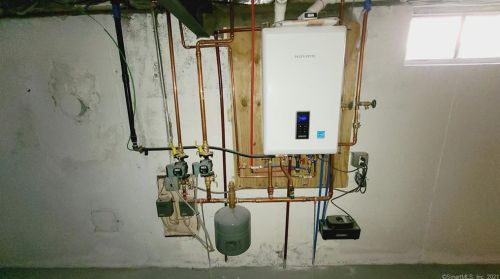 6 Oakwood St, Enfield CT 06082-2725 exterior