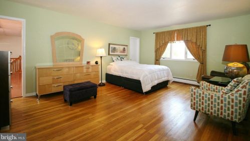 1078 Corn Crib Dr, Huntingdon Valley PA 19006-3306 exterior