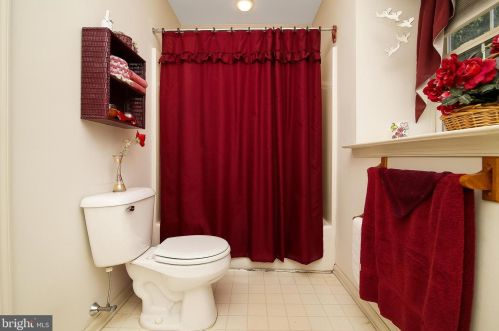 9 Kimberly Dr, Runnemede NJ 08078-2104 exterior