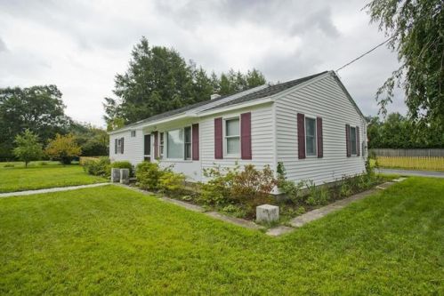 57 Rochford Cir, Springfield MA  01128-1025 exterior