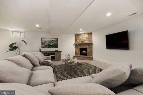 1493 Evans Farm Dr, Mc Lean VA 22101-5656 exterior