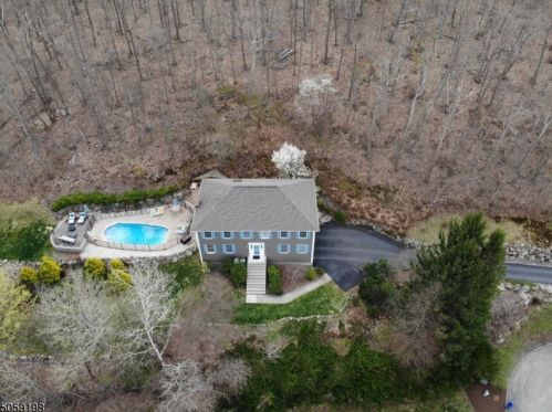 30 Bel Air Dr, Sparta, NJ 07871-3732