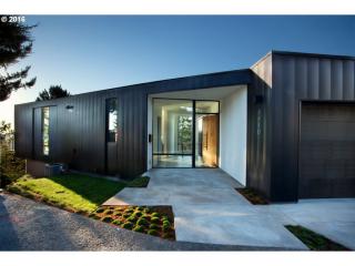 2910 Canterbury Ln, Portland, OR 97205-5808