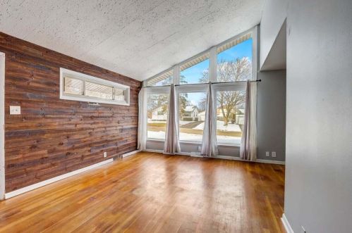 5215 Wahner Ave, Milwaukee, WI 53223-3041