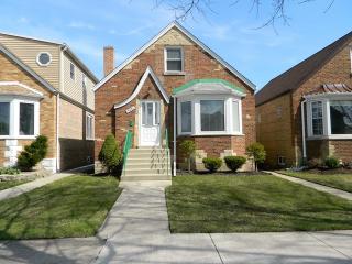 5221 Moody Ave, Chicago, IL 60630-1038