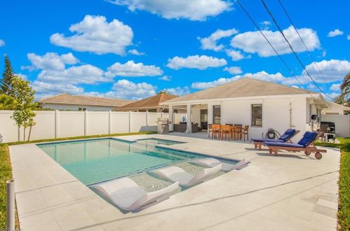 525 102 Ave, Naples FL 34108-3213 exterior