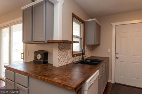 281 150th St, Saint Paul MN 55124-6992 exterior