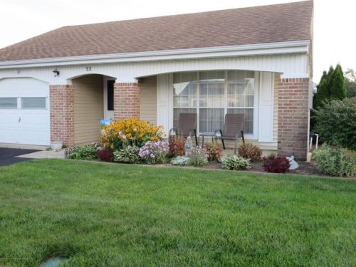 52 Greenwich Ave, Lakehurst, NJ 08759-6661