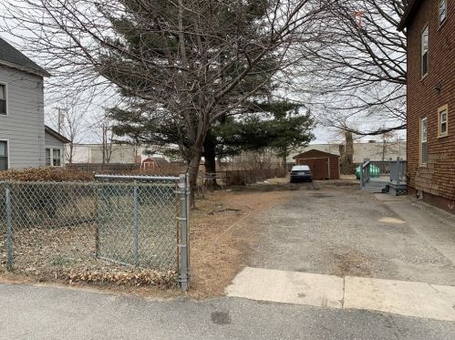 11 Washburn St, Worcester, MA 01610-2624