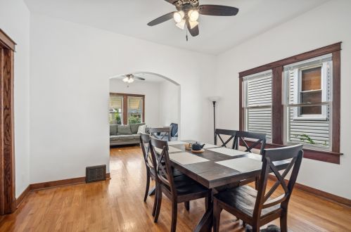 5332 Winnemac Ave, Chicago IL  60630-2220 exterior