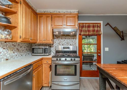 76 Ballouville Rd, Killingly CT 06241-1203 exterior