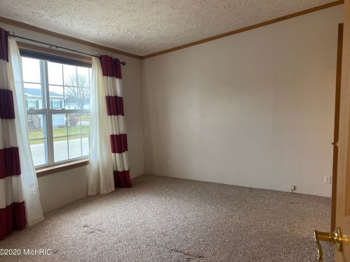 1893 Latas Ln, Meskegon MI 49442-6835 exterior