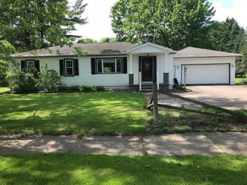 563 Wayne St, Corry, PA 16407-1313