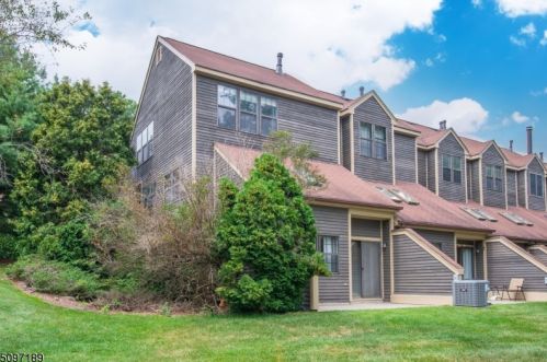 28 Concord Rd, West Milford Lakes NJ 07480-1278 exterior