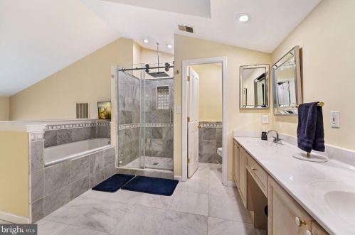 4659 Lambert Dr, Alexandria VA  22311-4942 exterior