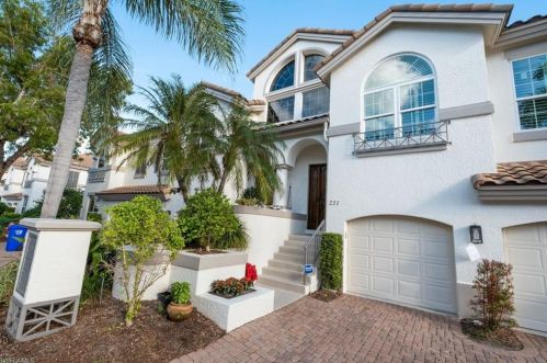 211 Colonade Cir, Naples, FL 34103-8723